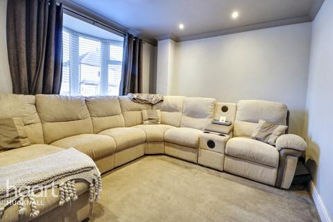 Oakenhall Avenue, Nottingham 4 bed semi