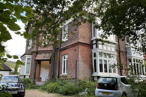 4 SOMERS ROAD, REIGATE RH2 2 bed flat for sale