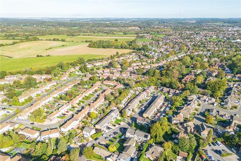 Falkland Garth, Newbury, Berkshire, RG14 2 bed terraced house for sale