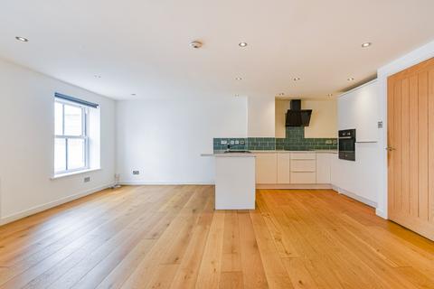 London Road, Newbury, Berkshire, RG14 2 bed apartment for sale