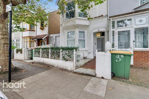 Central Park Road, London 2 bed flat for sale