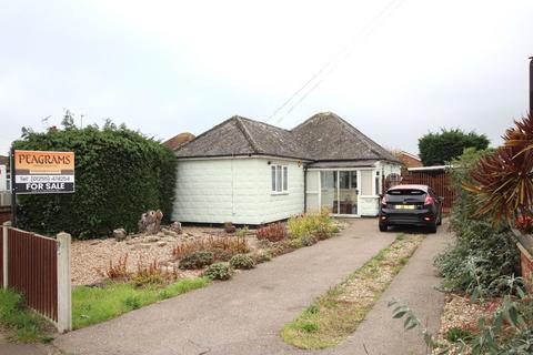 The Greenway, Clacton on Sea, CO15 2 bed bungalow for sale