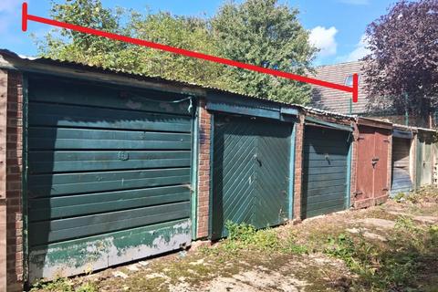 Garages 9