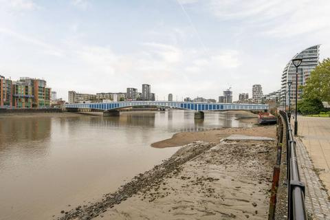 Smugglers Way, Wandsworth, London, SW18 1 bed flat for sale