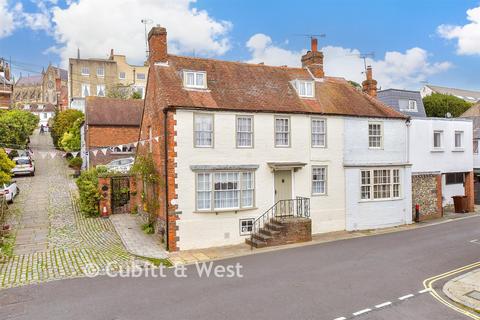 Tarrant Street, Arundel, West Sussex 3 bed semi