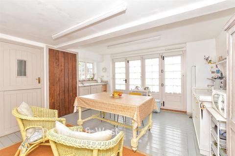Tarrant Street, Arundel, West Sussex 3 bed semi