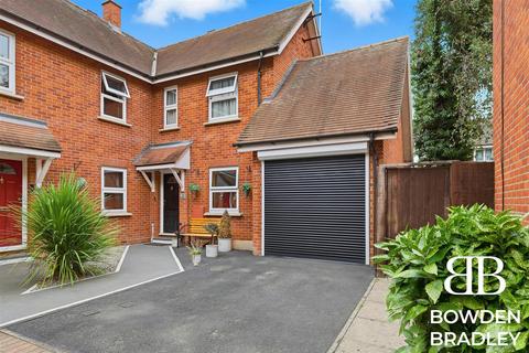 Nevendon Mews, Basildon 2 bed semi