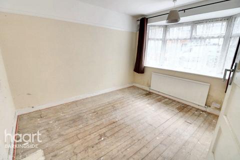 Brunswick Gardens, Hainault 2 bed maisonette for sale