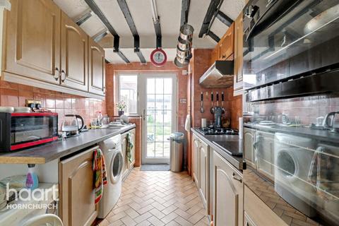 Abbs Cross Lane, Hornchurch 3 bed terraced house for sale