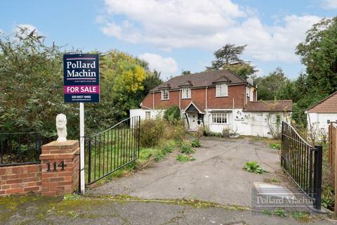 Reddown Road, Coulsdon 3 bed detached house for sale