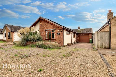 Manor Park Road, Corton 3 bed detached house for sale