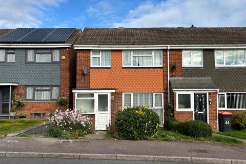 46 Salters Way, Dunstable... 3 bed terraced house for sale