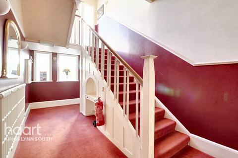 Boston Square, Hunstanton 5 bed semi