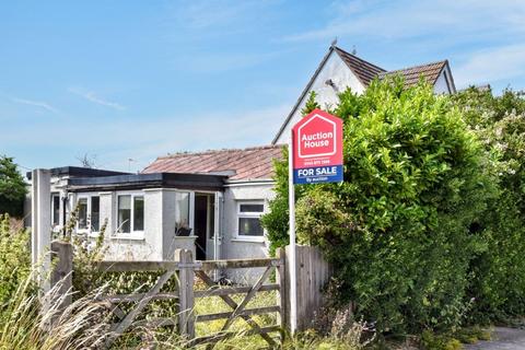 5 Rover Avenue, Jaywick, Essex, CO15 2LP 1 bed detached house for sale