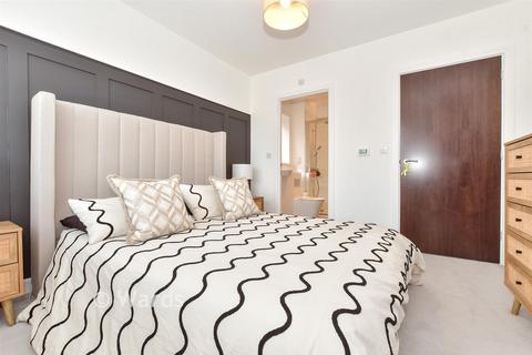 Citronella Road, Chestfield... 2 bed semi