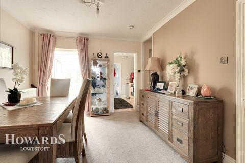 Ashley Downs, Lowestoft 3 bed terraced house for sale