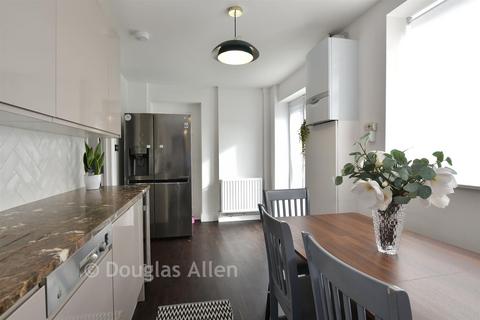 Colson Road, Loughton, Essex 4 bed end of terrace house for sale