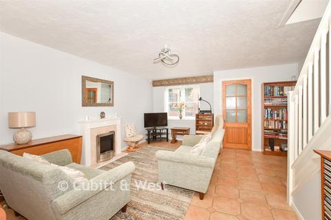 Bridge Farm Road, Uckfield, East Sussex 3 bed semi