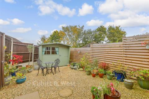Bridge Farm Road, Uckfield, East Sussex 3 bed semi