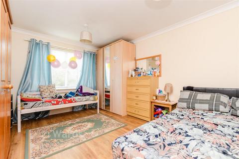 Covesfield, Gravesend, Kent 2 bed ground floor flat for sale