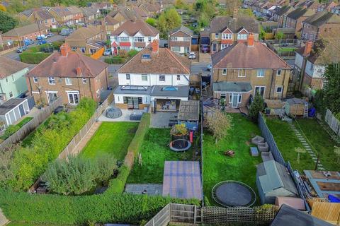 Franklynn Road, Haywards Heath, RH16 3 bed semi