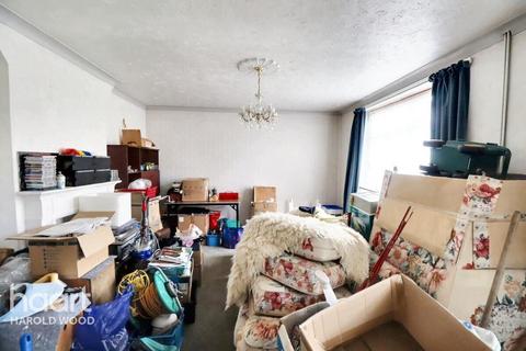 Straight Road, Harold Hill 3 bed terraced house for sale