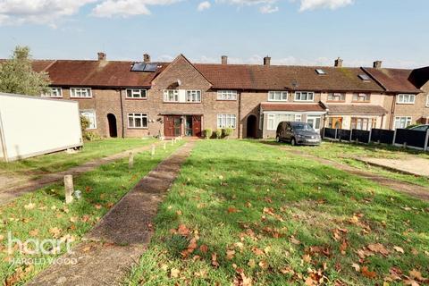 Straight Road, Harold Hill 3 bed terraced house for sale