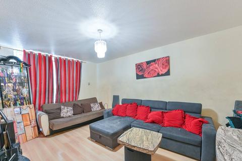 Huguenot Square, Peckham Rye, London... 2 bed maisonette for sale