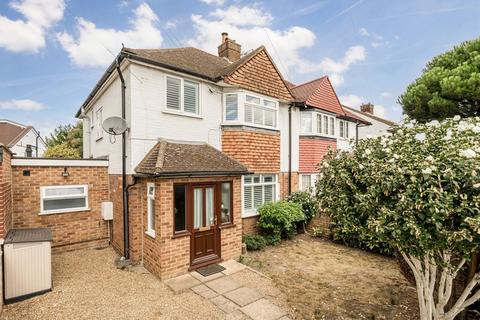 Dean Road, Hampton TW12 3 bed semi