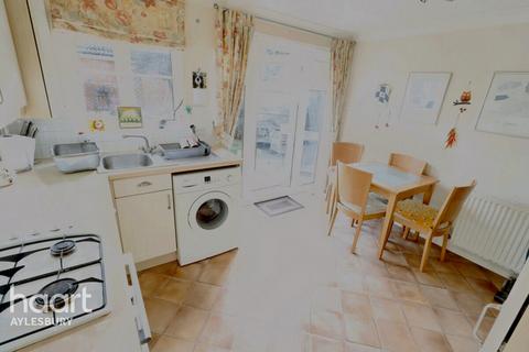 Hinds Way, Aylesbury 3 bed end of terrace house for sale