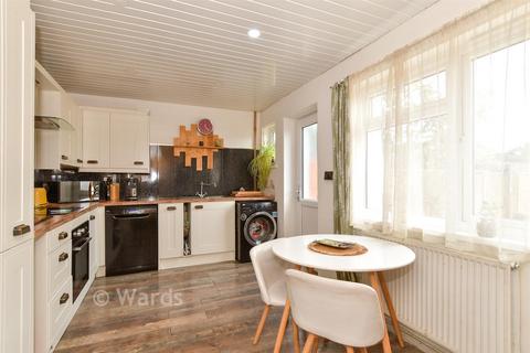 Poplar Avenue, Gravesend, Kent 3 bed end of terrace house for sale