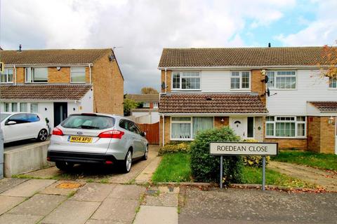 Roedean Close, Stopsley, Luton... 3 bed semi