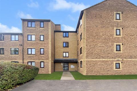 Burket Close, Southall 1 bed flat for sale