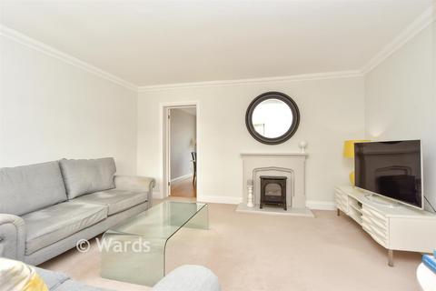 Edmund Close, Meopham, Kent 2 bed end of terrace house for sale