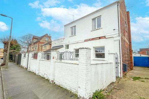 Hotspur Road, Gainsborough, DN21 3 bed detached house for sale