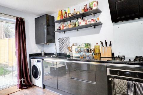 Dunraven Avenue, Luton 4 bed townhouse for sale