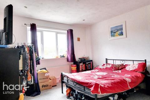 Dunraven Avenue, Luton 4 bed townhouse for sale