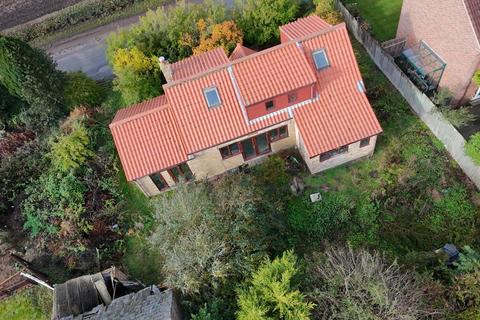 Fern View, Nafferton Road, Wansford... 2 bed chalet for sale