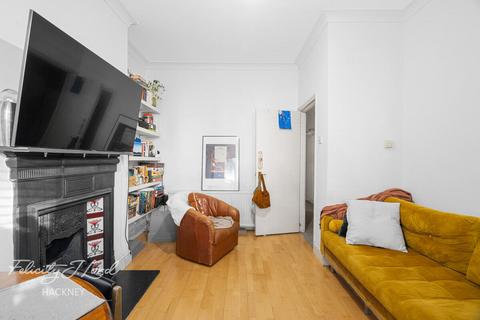 Cricketfield Road, London E5 1 bed flat for sale