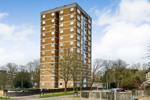 33 High Plash, Cuttys Lane... 2 bed flat for sale