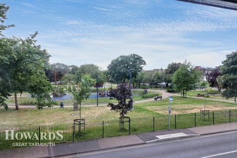 Nelson Road Central, Great Yarmouth 3 bed terraced house for sale