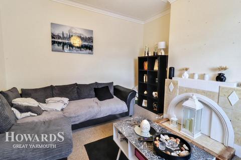 Nelson Road Central, Great Yarmouth 3 bed terraced house for sale