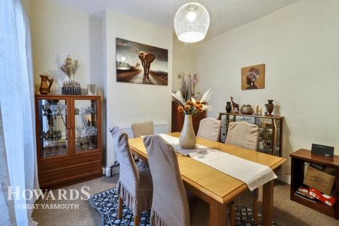 Nelson Road Central, Great Yarmouth 3 bed terraced house for sale