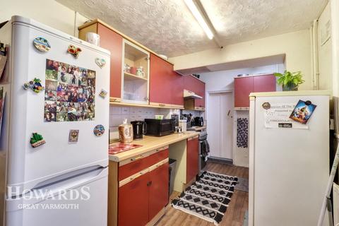 Nelson Road Central, Great Yarmouth 3 bed terraced house for sale