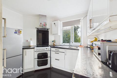 Willow Tree Lane, Hayes 2 bed maisonette for sale