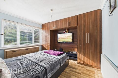 Willow Tree Lane, Hayes 2 bed maisonette for sale