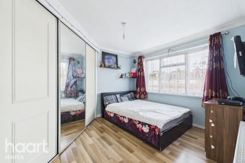 Willow Tree Lane, Hayes 2 bed maisonette for sale