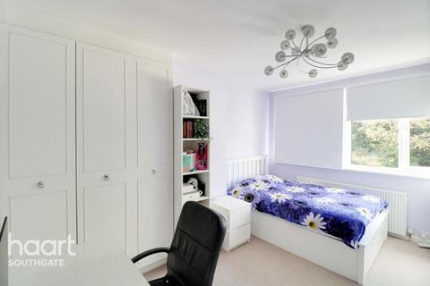 Shamrock Way, London 3 bed semi