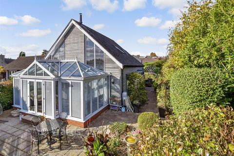 Mount Lane, Bearsted, Maidstone, Kent 3 bed detached house for sale