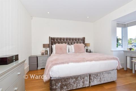 Mount Lane, Bearsted, Maidstone, Kent 3 bed detached house for sale